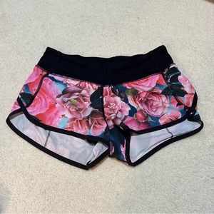 Floral Lululemon Speed-Up 2.5” short (4way stretch)